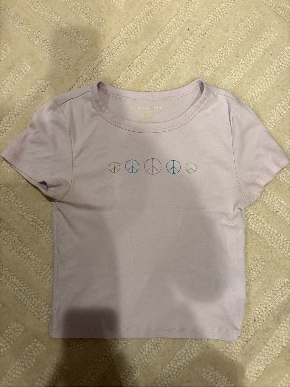 American Eagle Outfitters Lilac Short Sleeve Tee with Multicolor Peace Signs